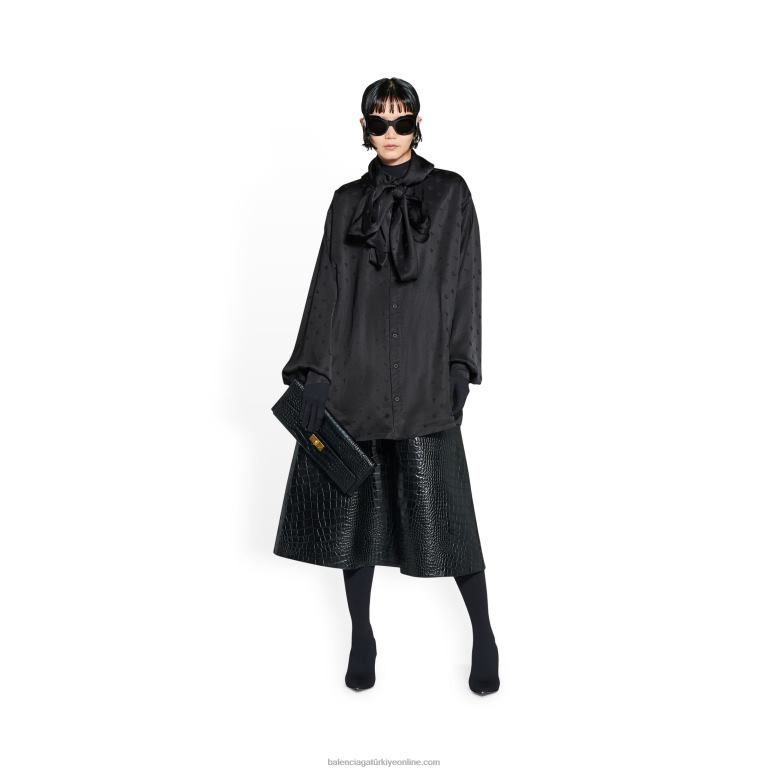 açık bej DBJ0F20 kapüşonlu bluzun her yerinde kadın logosu harfleri Balenciaga