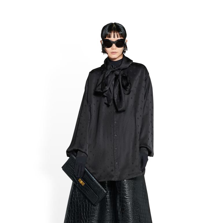 açık bej DBJ0F20 kapüşonlu bluzun her yerinde kadın logosu harfleri Balenciaga